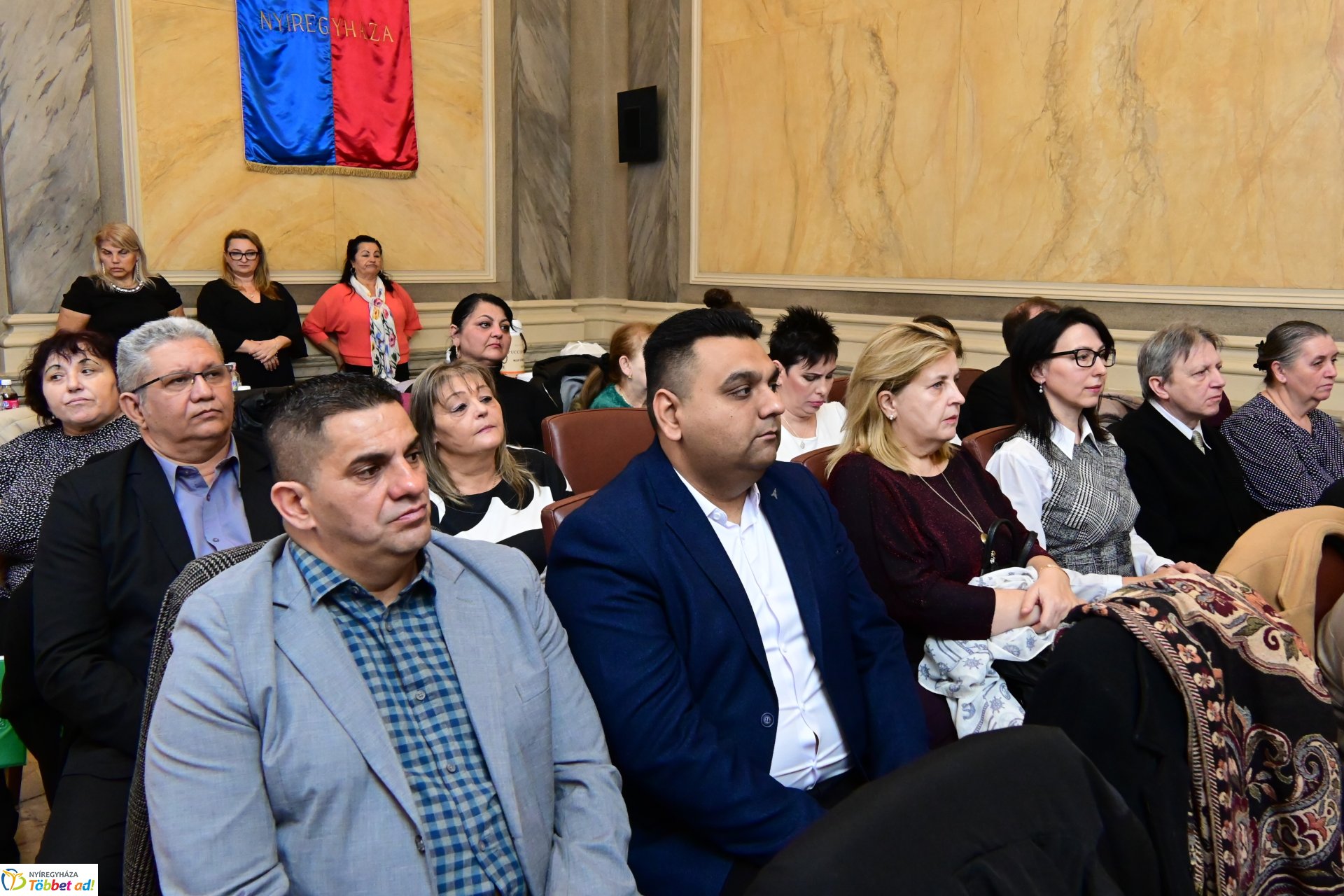 Roma díjátadó a Városházán