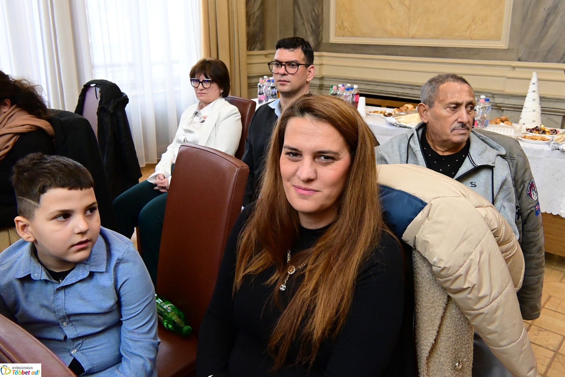 Roma díjátadó a Városházán