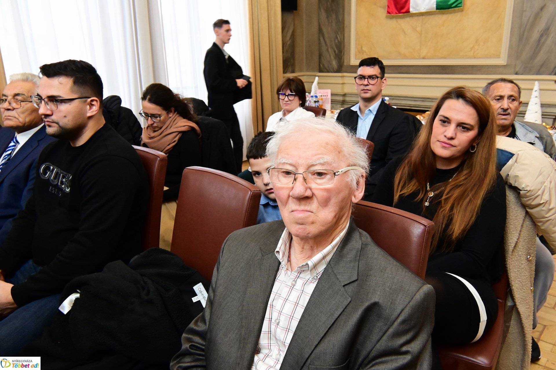 Roma díjátadó a Városházán