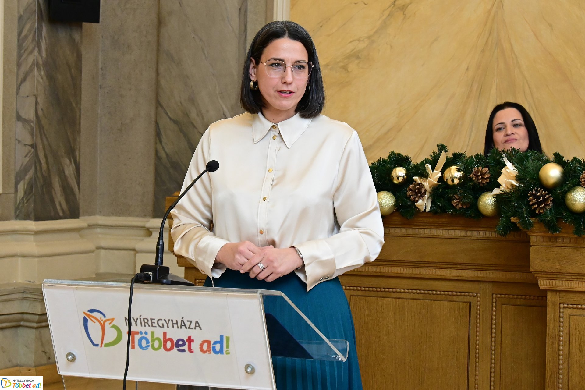 Roma díjátadó a Városházán