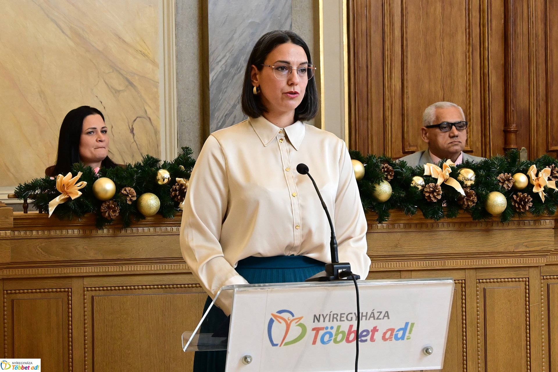 Roma díjátadó a Városházán