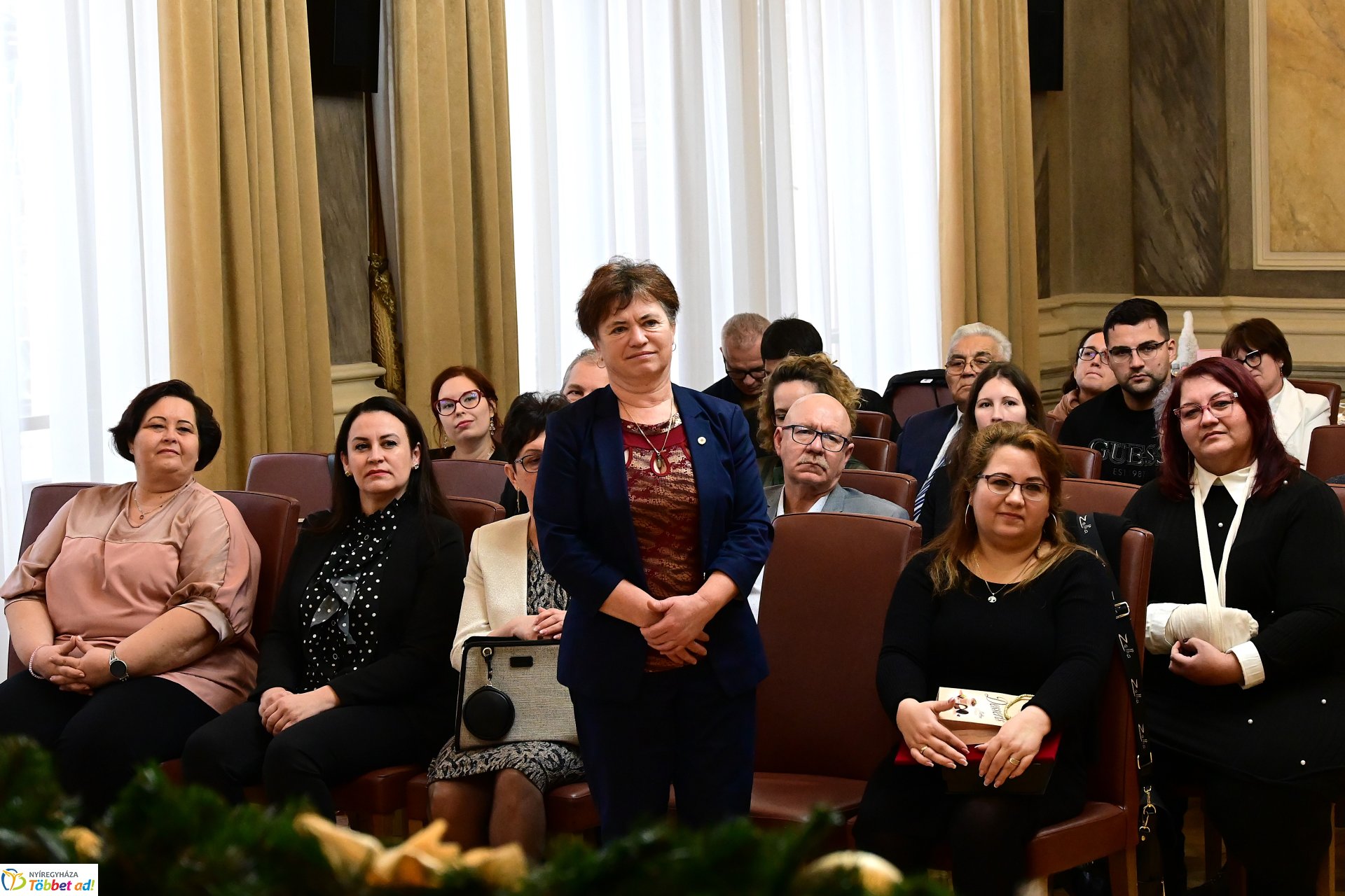 Roma díjátadó a Városházán