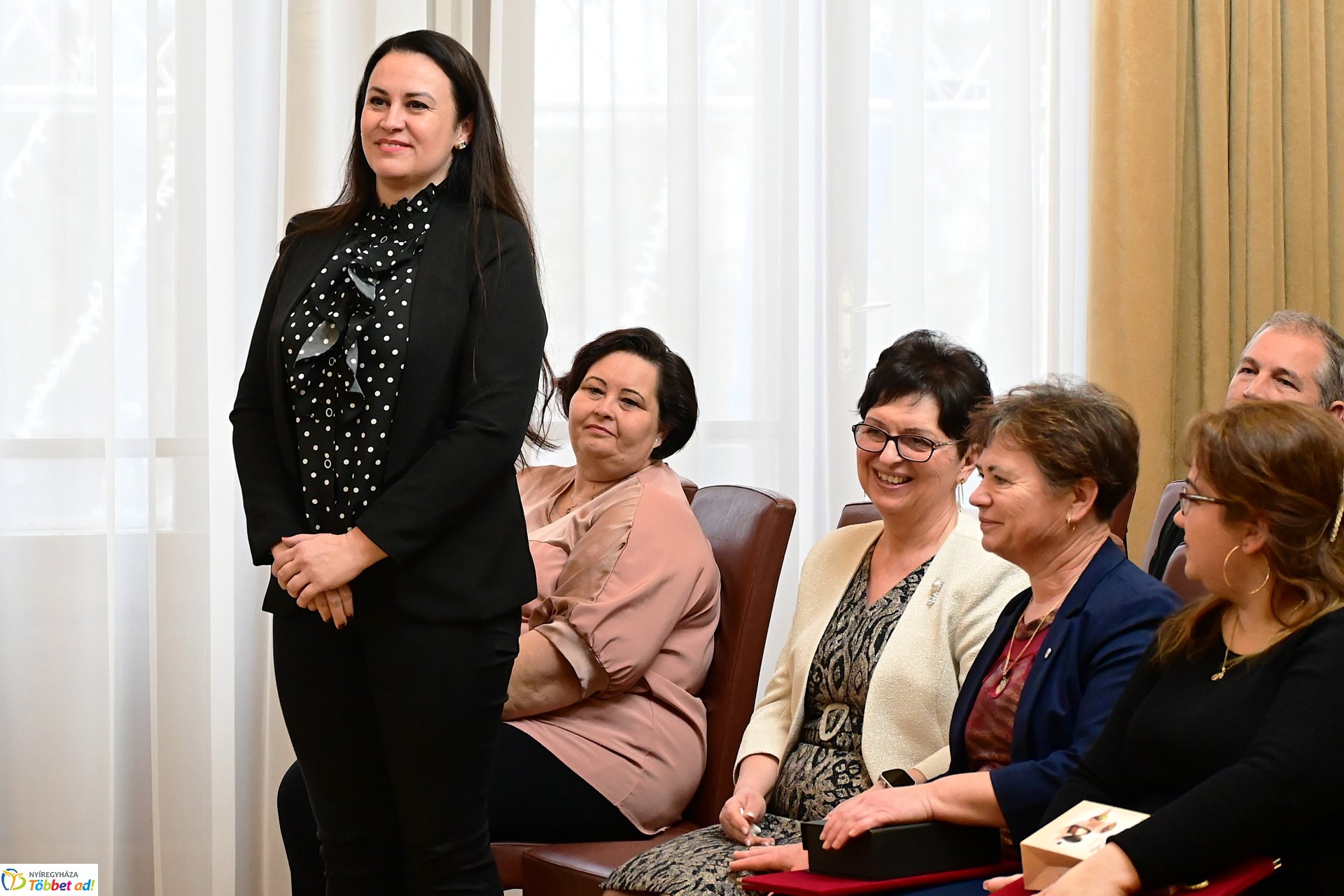 Roma díjátadó a Városházán