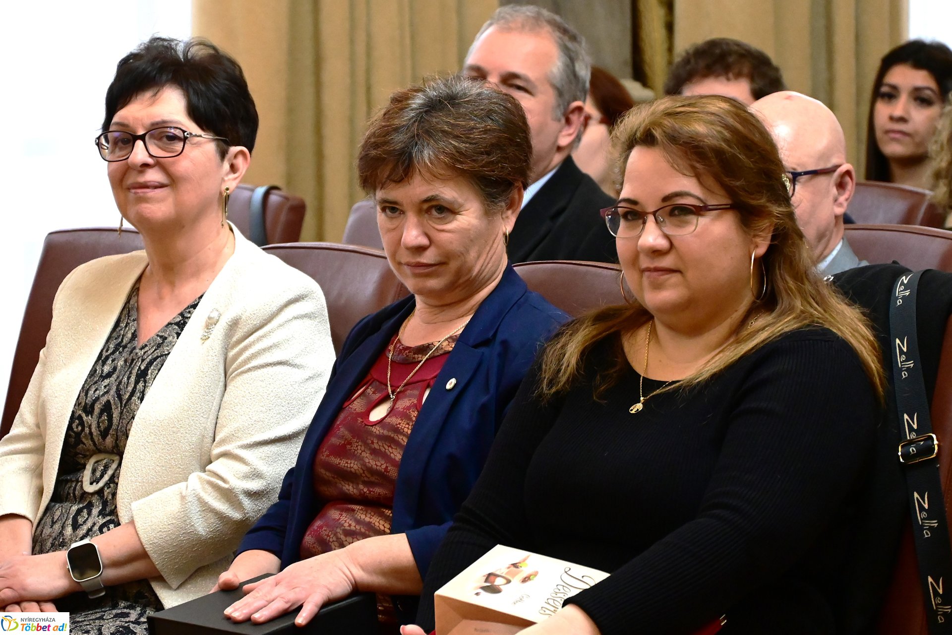 Roma díjátadó a Városházán