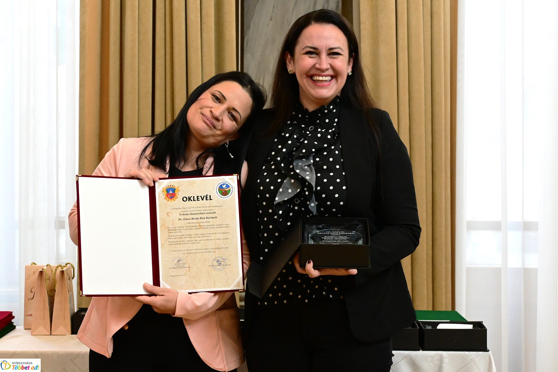 Roma díjátadó a Városházán