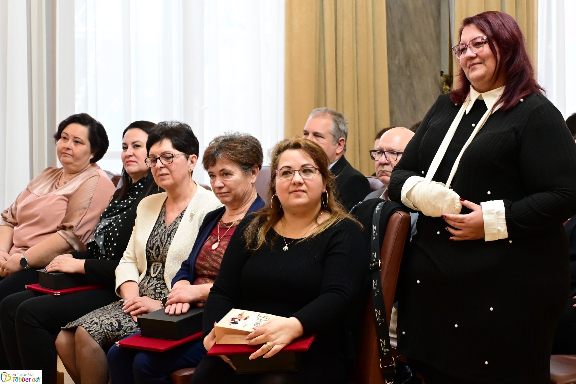 Roma díjátadó a Városházán