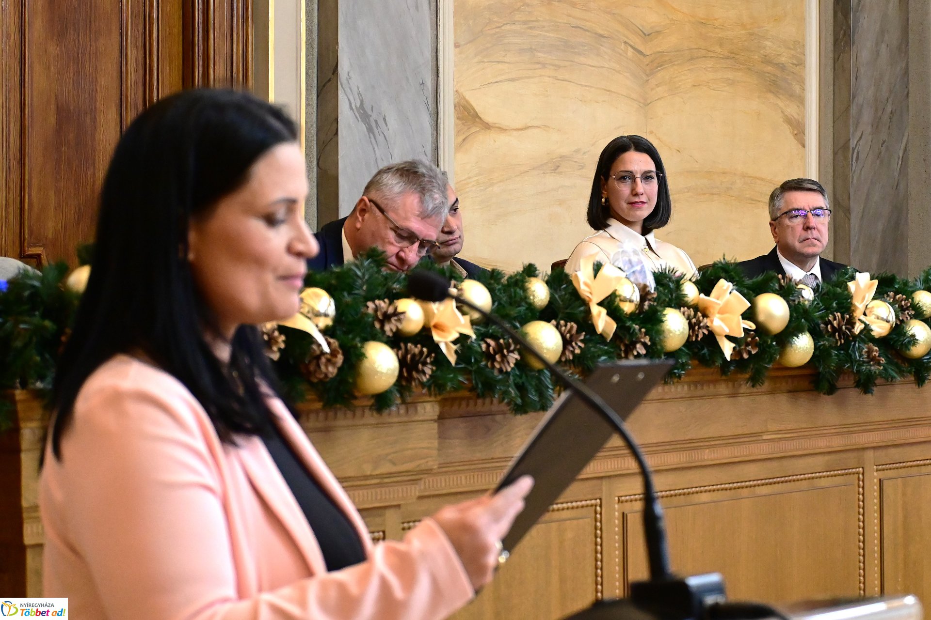 Roma díjátadó a Városházán