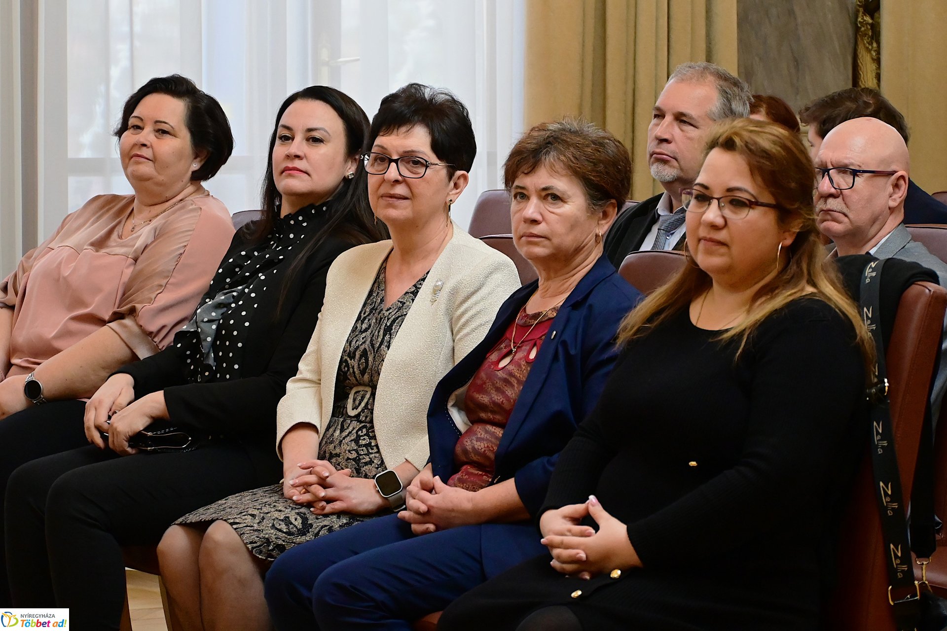 Roma díjátadó a Városházán