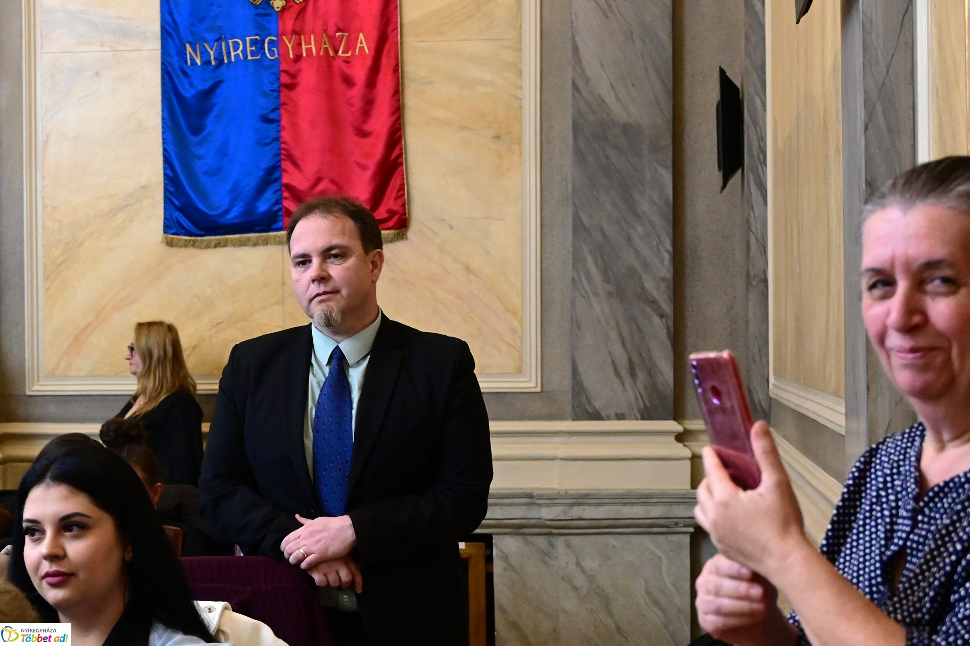 Roma díjátadó a Városházán