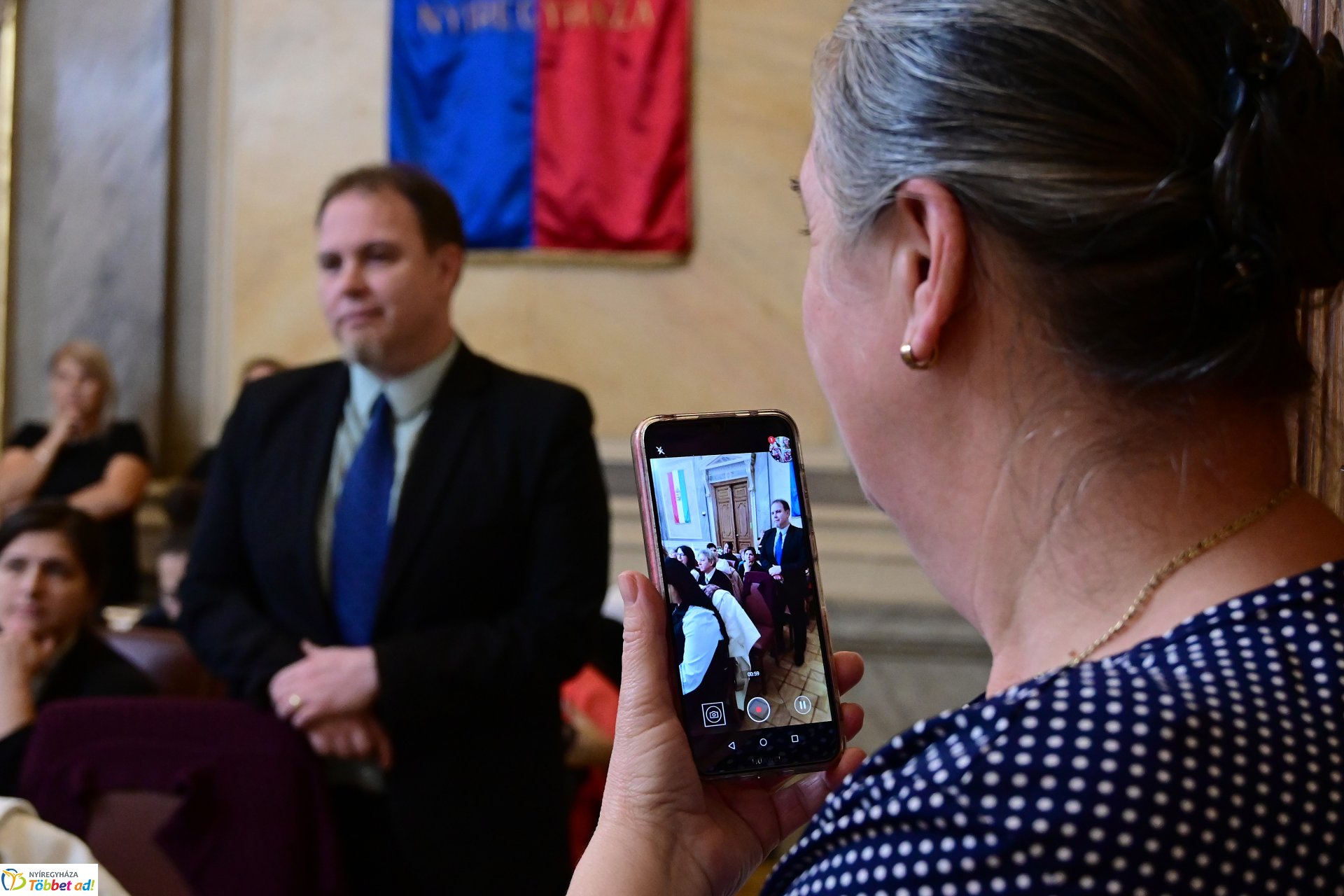 Roma díjátadó a Városházán