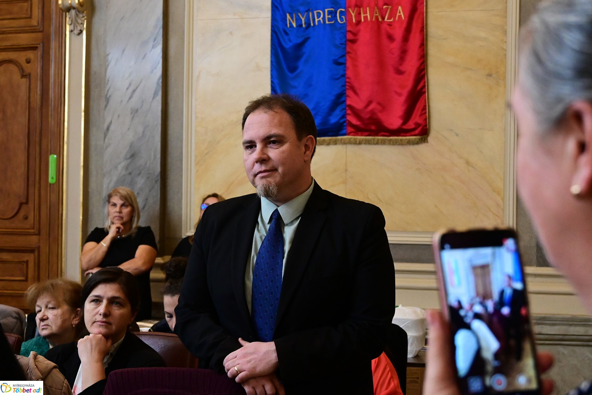 Roma díjátadó a Városházán