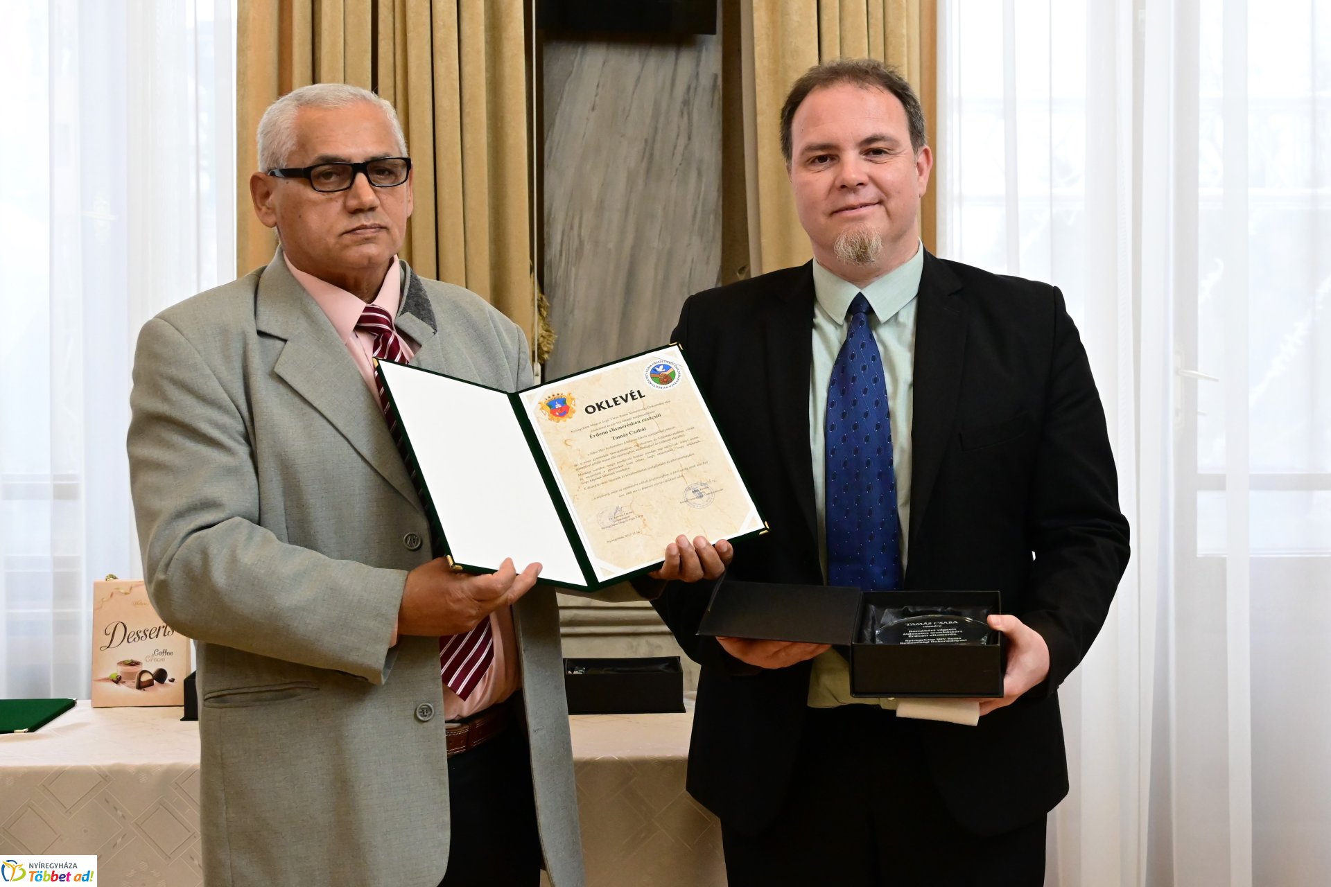 Roma díjátadó a Városházán