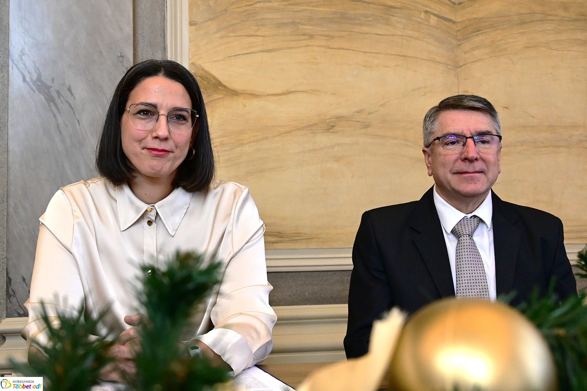 Roma díjátadó a Városházán