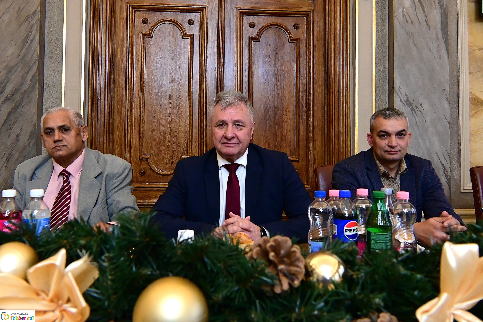 Roma díjátadó a Városházán