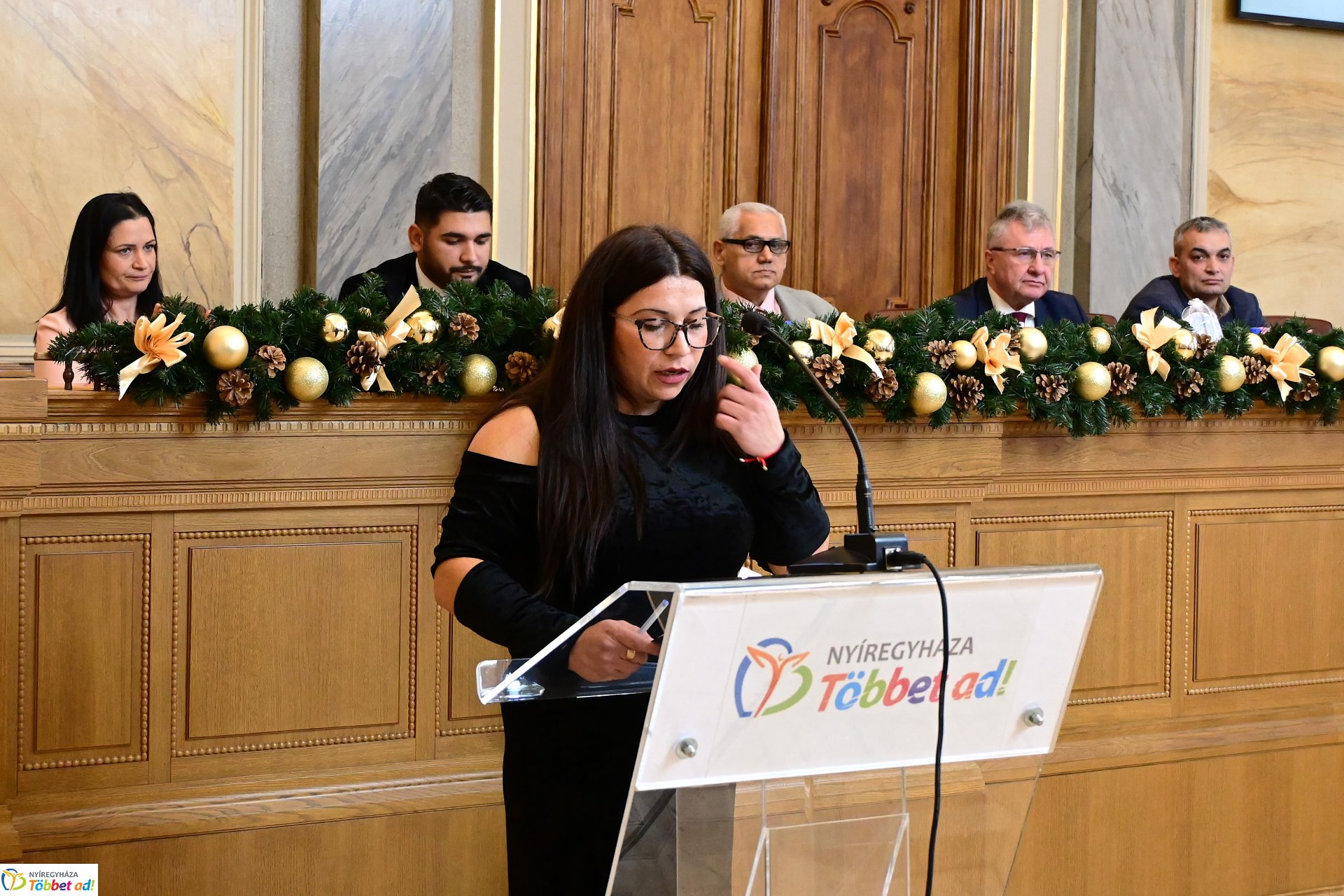 Roma díjátadó a Városházán