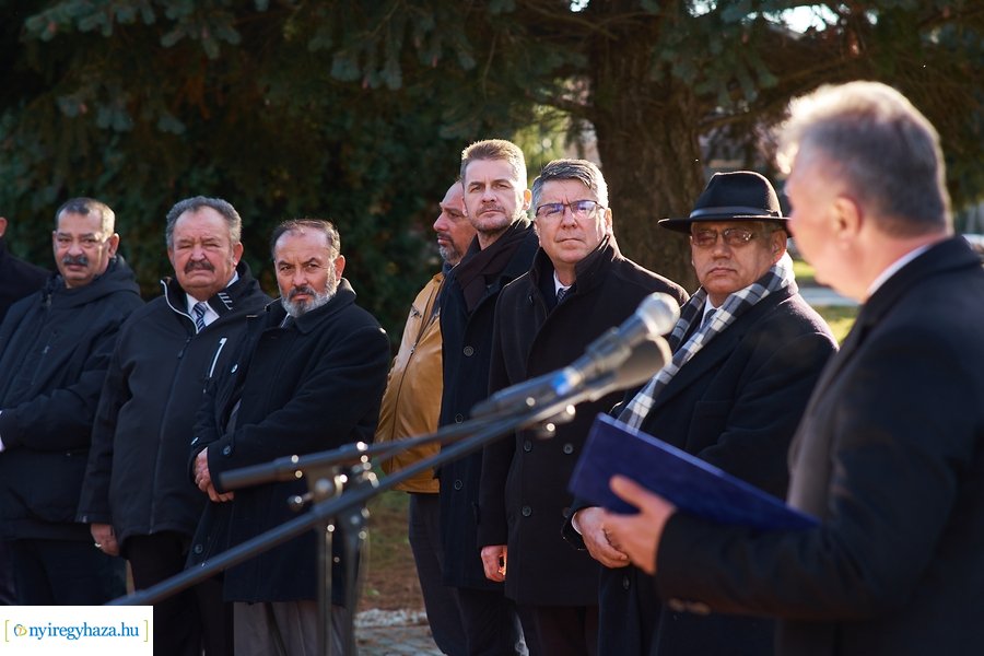 Roma emlékmű avatás az Északi Temetőben