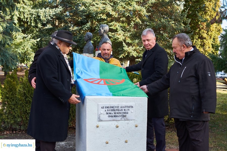 Roma emlékmű avatás az Északi Temetőben