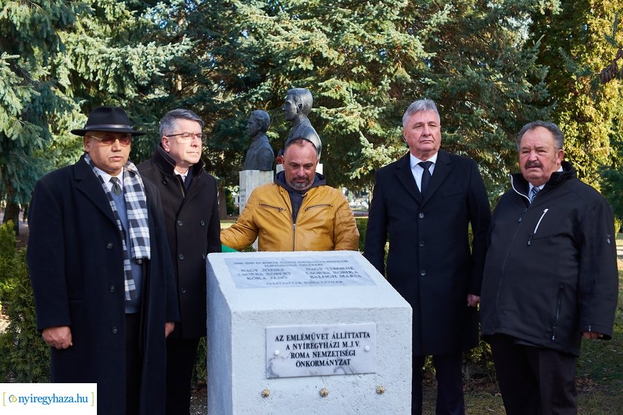 Roma emlékmű avatás az Északi Temetőben
