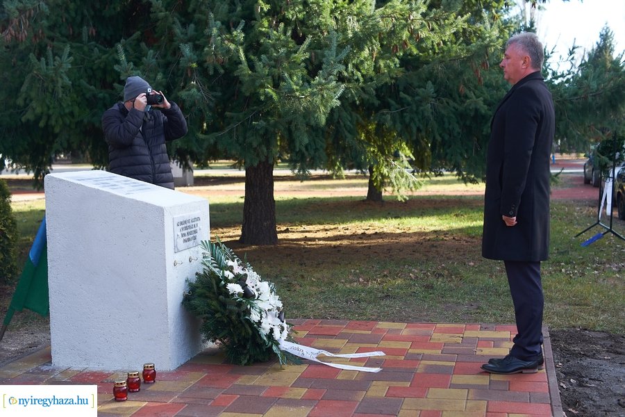 Roma emlékmű avatás az Északi Temetőben