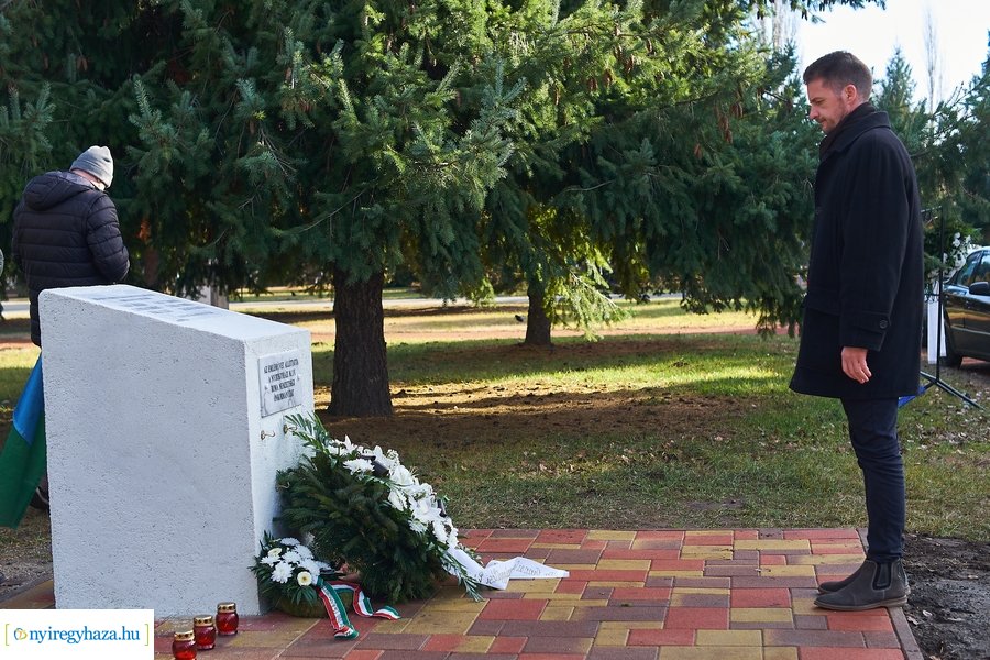 Roma emlékmű avatás az Északi Temetőben