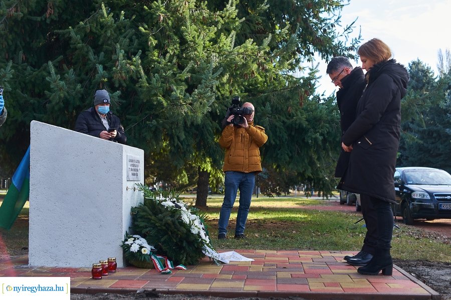 Roma emlékmű avatás az Északi Temetőben