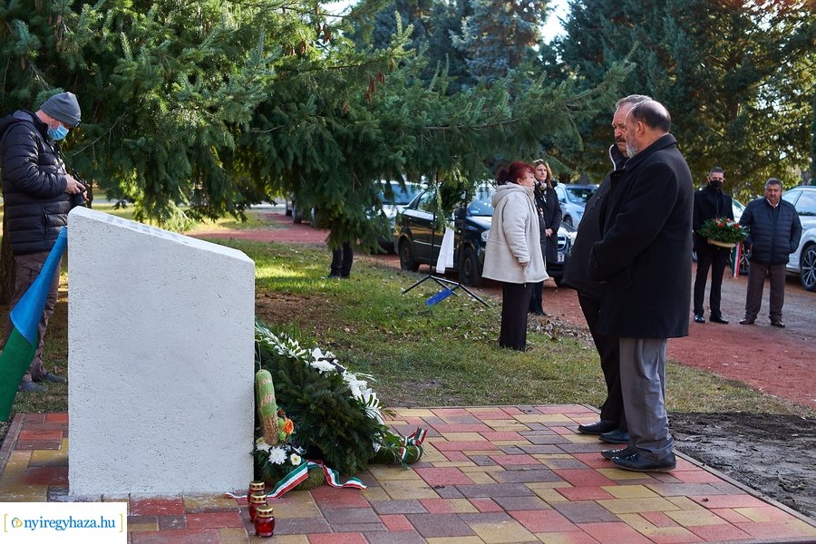 Roma emlékmű avatás az Északi Temetőben