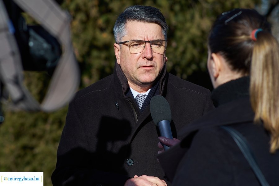 Roma emlékmű avatás az Északi Temetőben