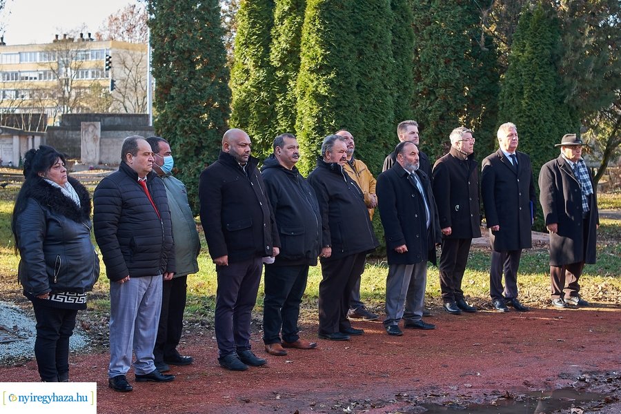 Roma emlékmű avatás az Északi Temetőben