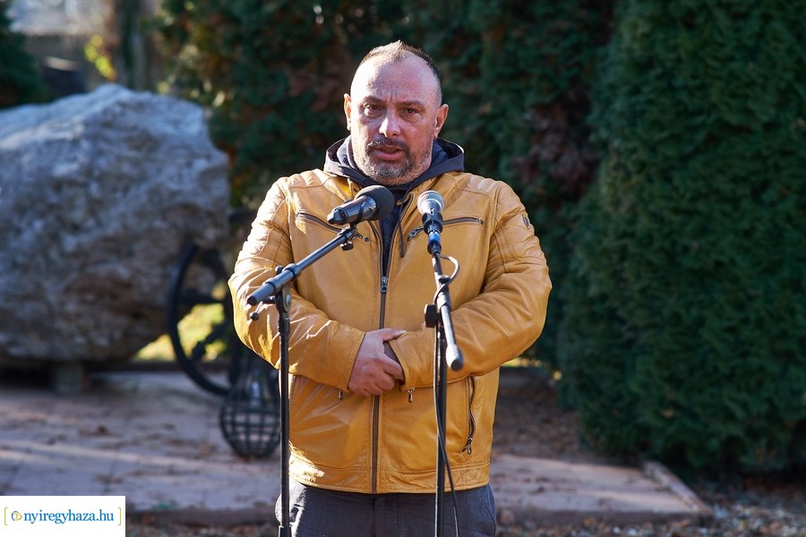 Roma emlékmű avatás az Északi Temetőben