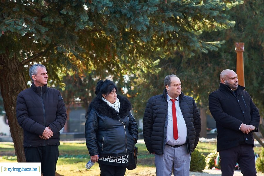 Roma emlékmű avatás az Északi Temetőben