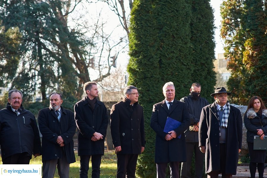 Roma emlékmű avatás az Északi Temetőben