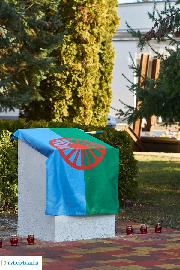 Roma emlékmű avatás az Északi Temetőben