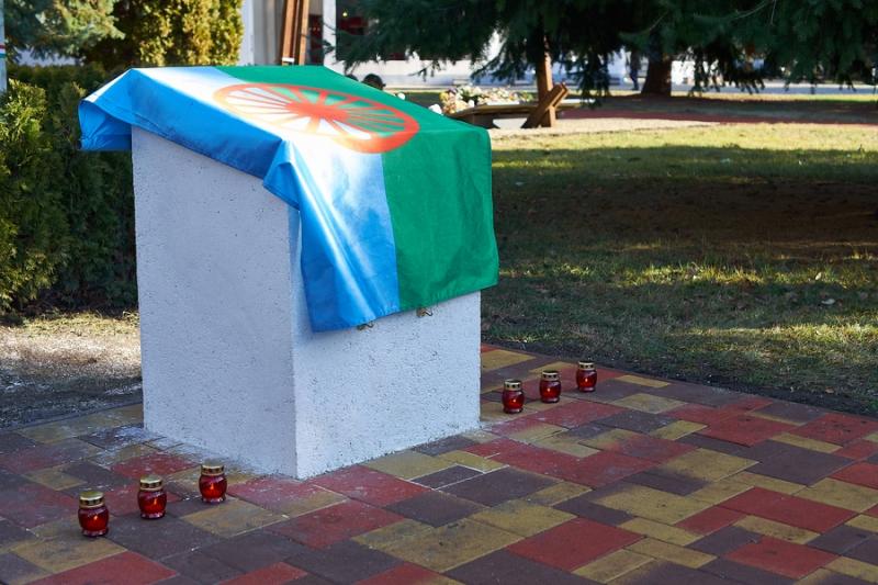 Roma emlékmű avatás az Északi Temetőben