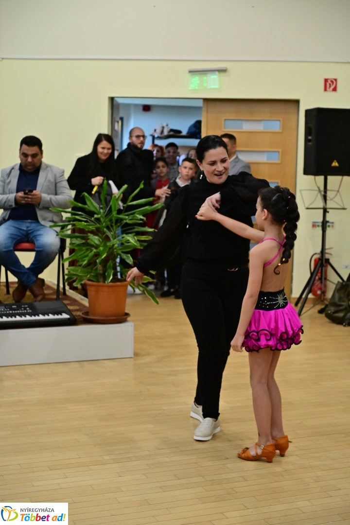 Roma ki-mit-tud a Móricz Zsigmond könyvtárban - 2025