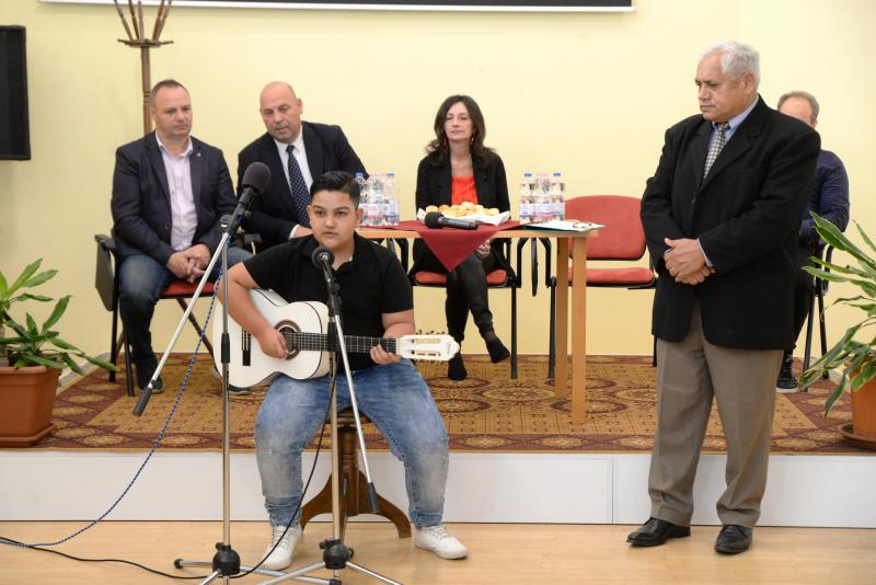 Roma Ki mit tud? 