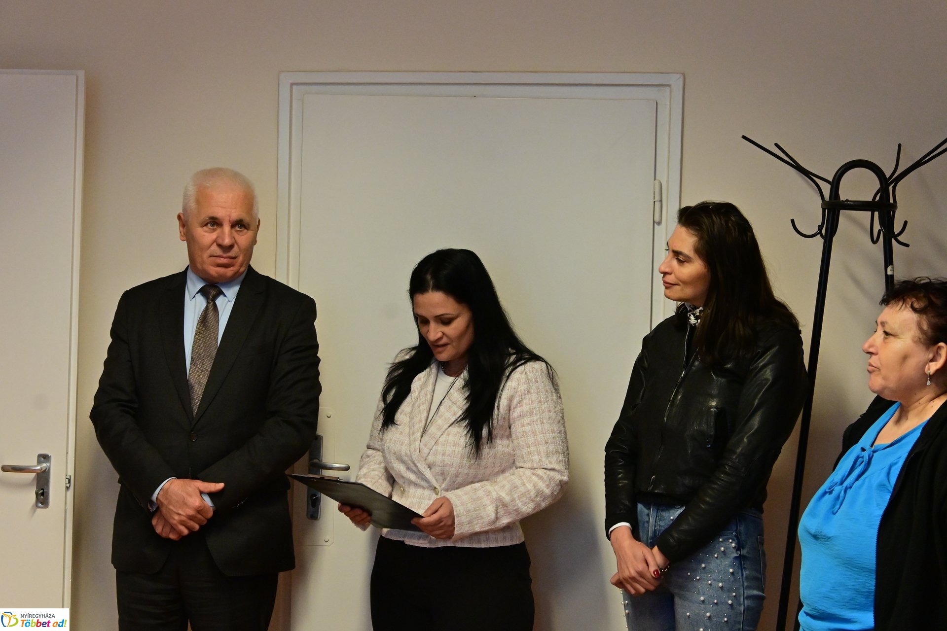 Roma Nemzetiségi Önkormányzat irodájának átadása a Városmajorban