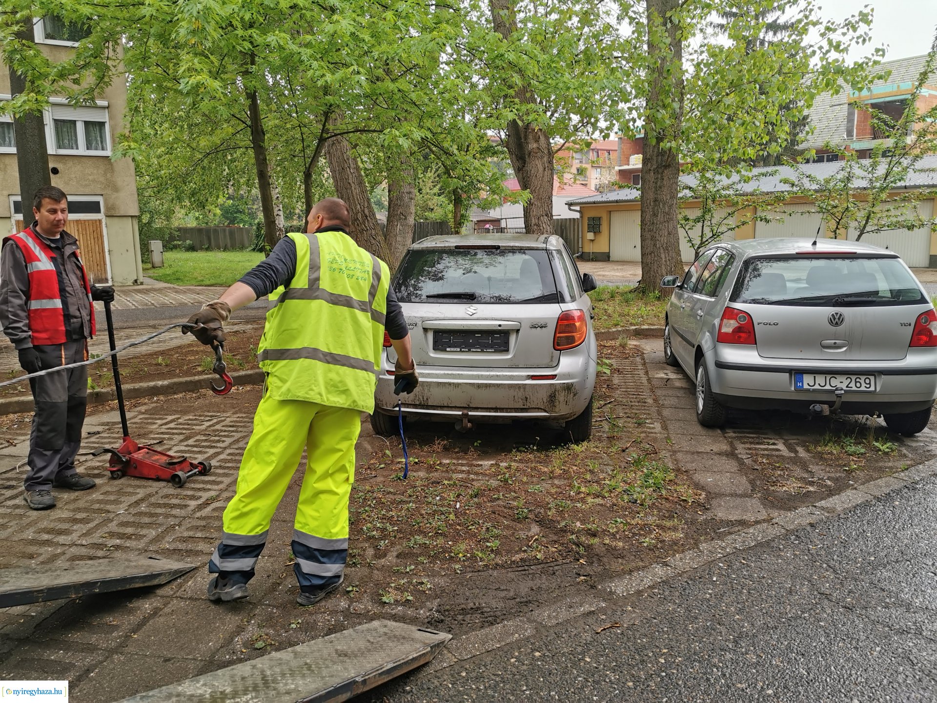 Roncsok elszállítása 0430