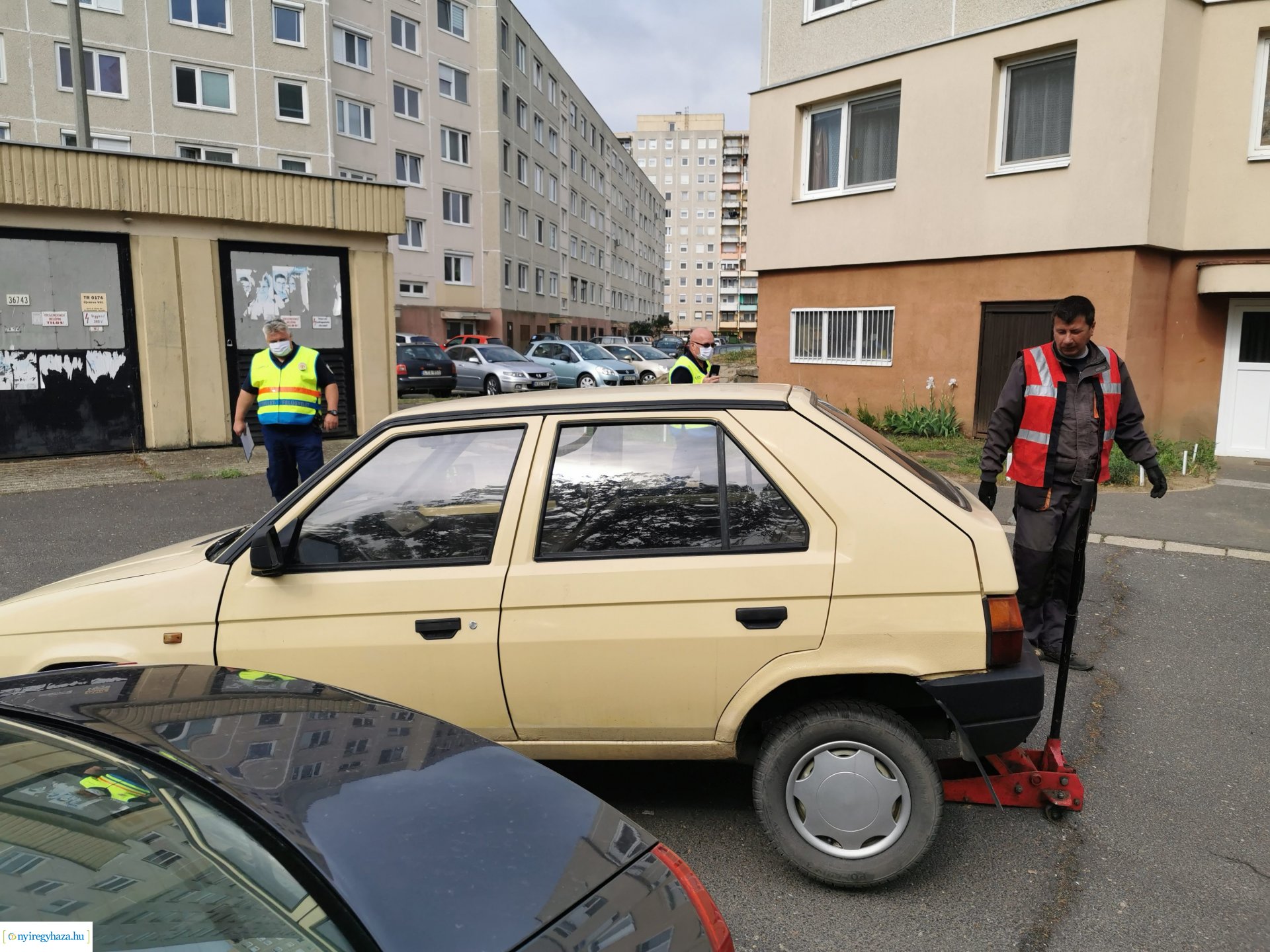 Roncsok elszállítása 0430