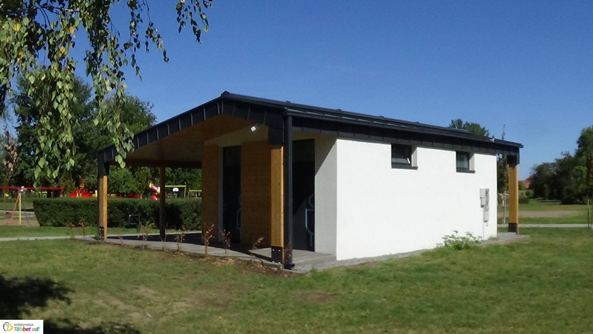 Rongálás a Bujtosi Városliget mosdójában