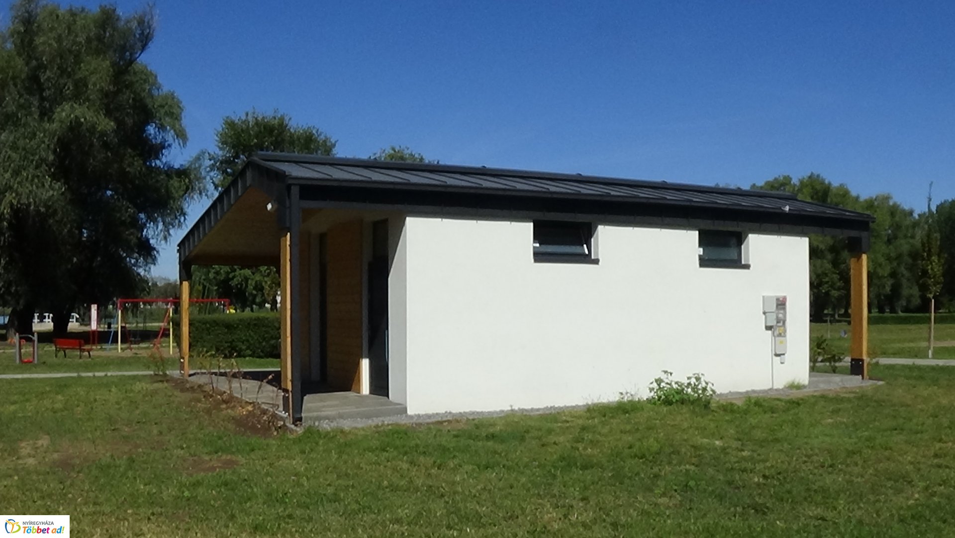 Rongálás a Bujtosi Városliget mosdójában