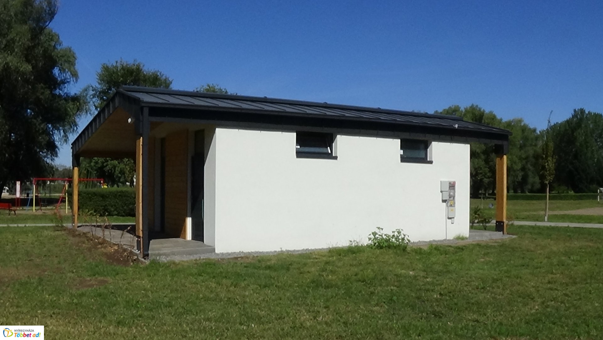 Rongálás a Bujtosi Városliget mosdójában