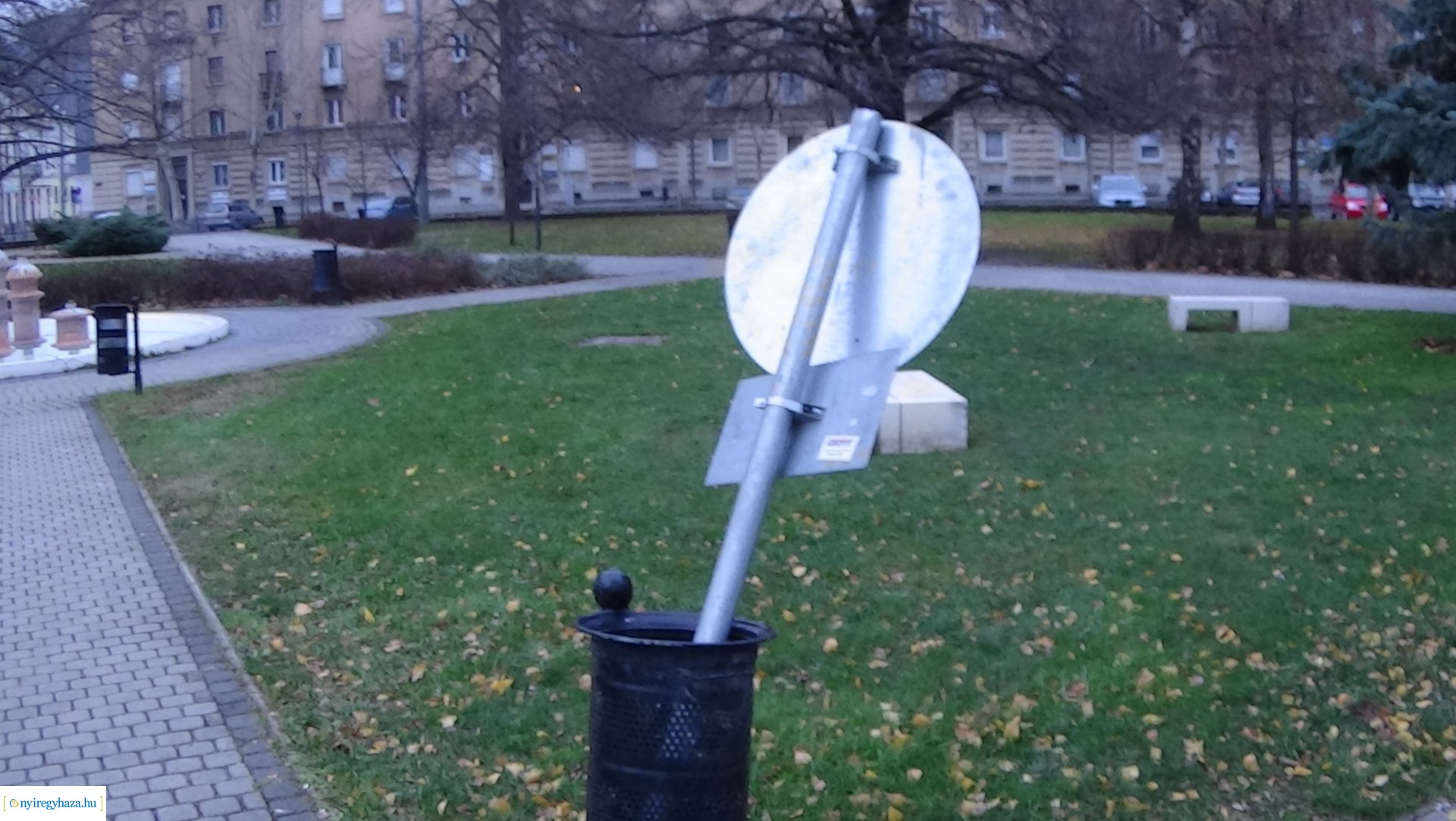 Rongáltak a Hősök terén