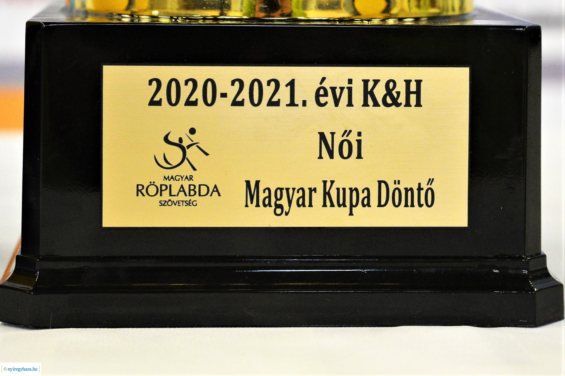 Röplabdás lányok köszöntése a Continental Arénában