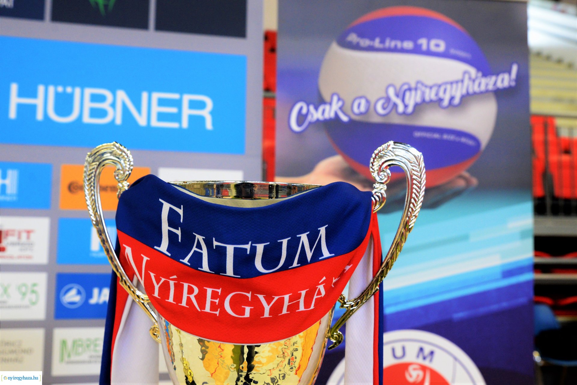 Röplabdás lányok köszöntése a Continental Arénában