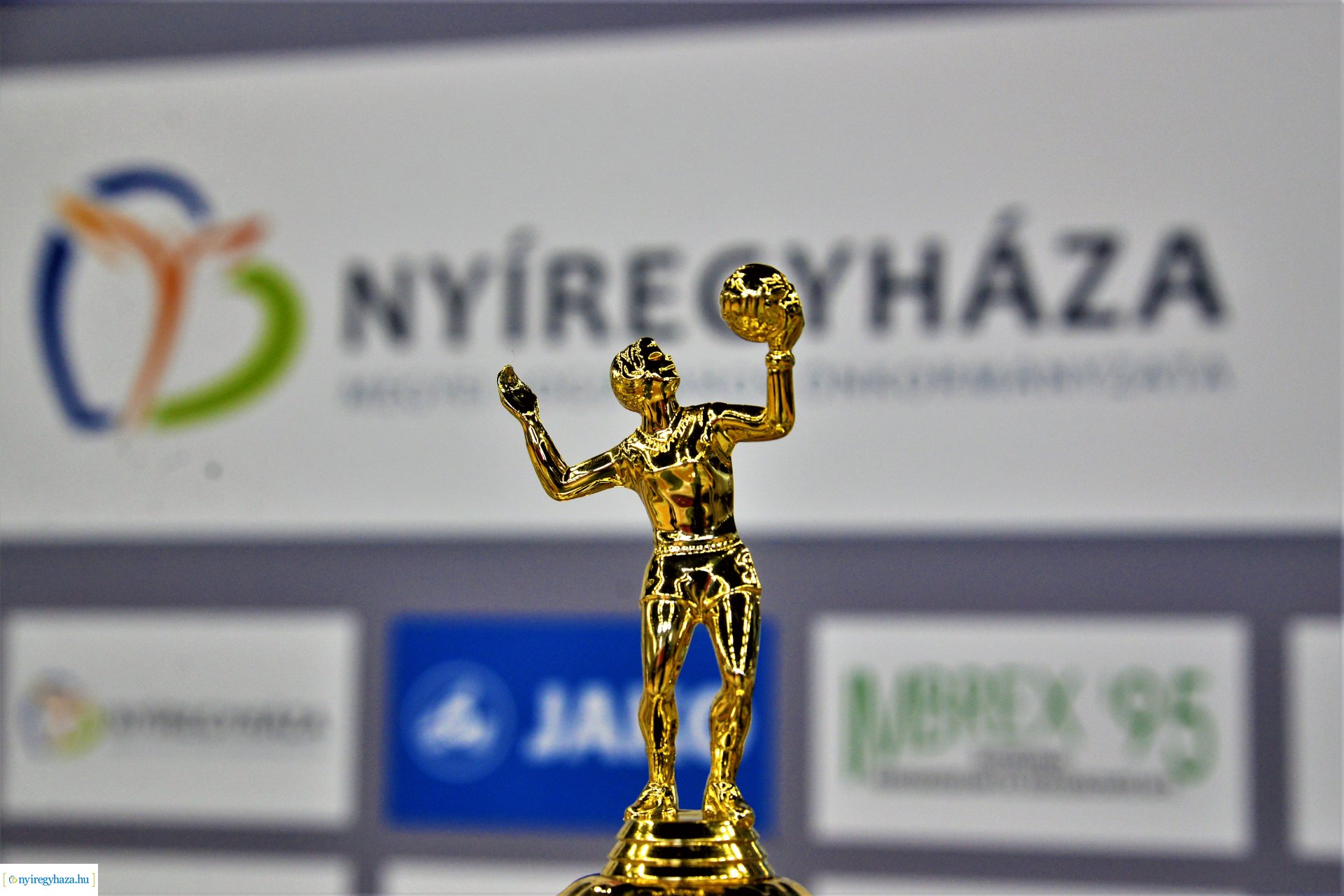 Röplabdás lányok köszöntése a Continental Arénában