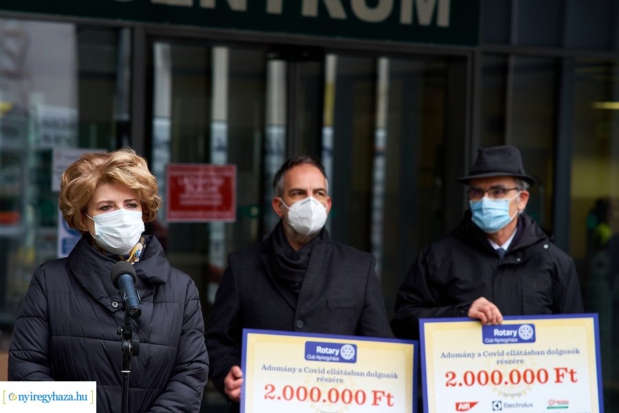 Rotary adomány a kórháznak 20201126