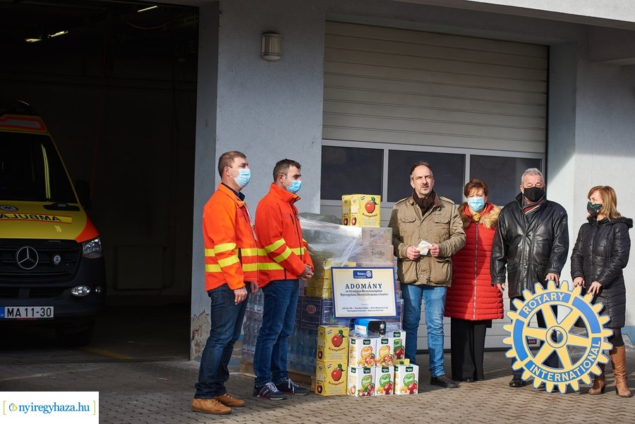 Rotary adomány a mentősöknek