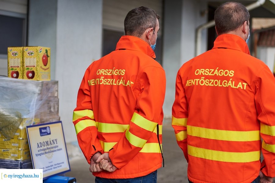 Rotary adomány a mentősöknek