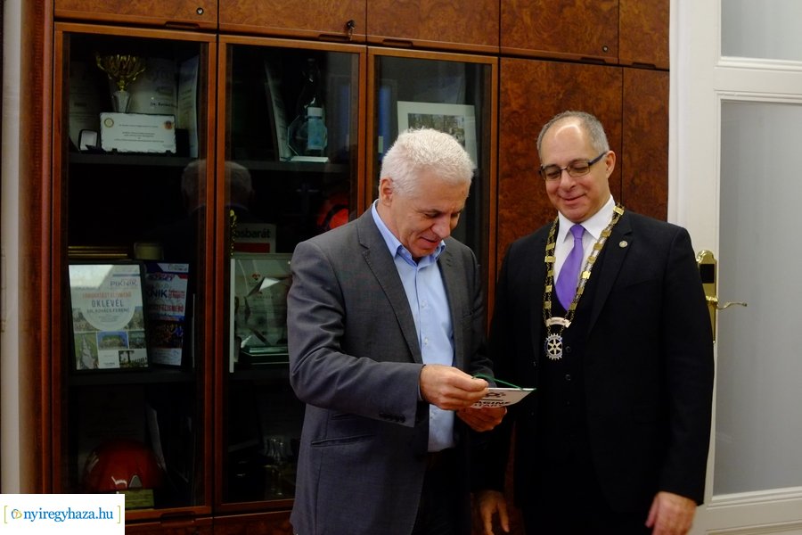 Rotary kormányzó a Városházán 20230116