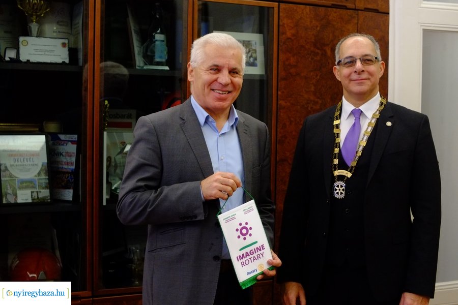 Rotary kormányzó a Városházán 20230116